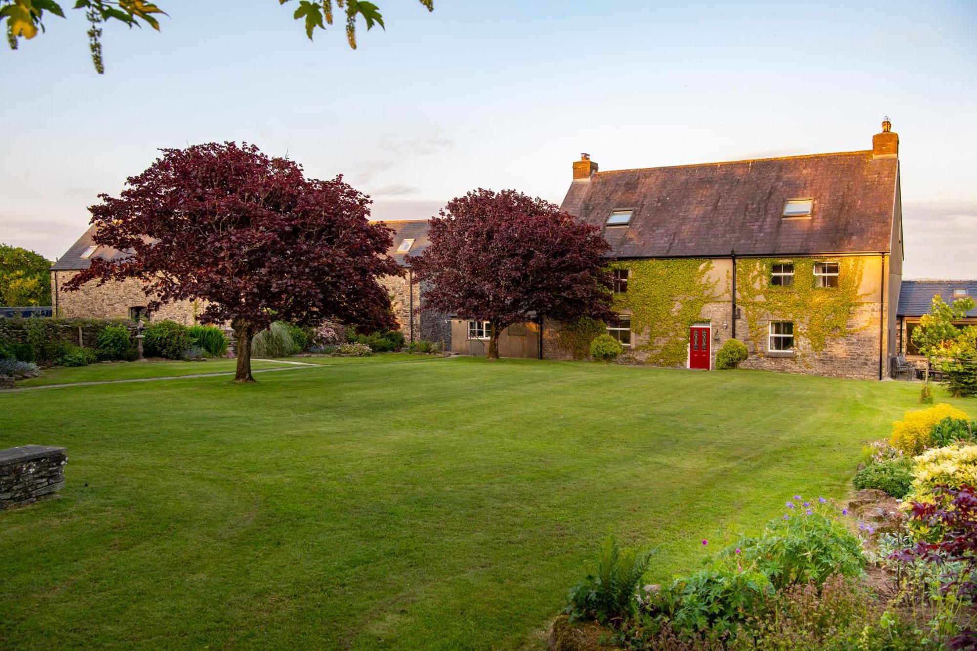 Kidwelly Farmhouse B&B Exterior foto